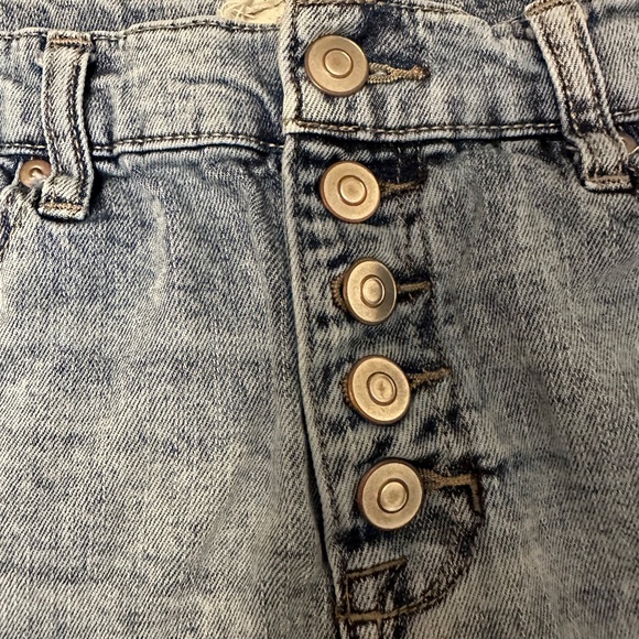 Altar'd State Jean Shorts Size 26 - Picture 4 of 4